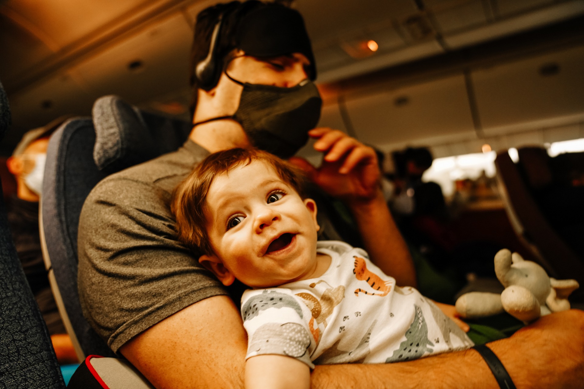 Voo para Portugal: 9 horas no avião com bebê de 7 meses ✈️🇵🇹